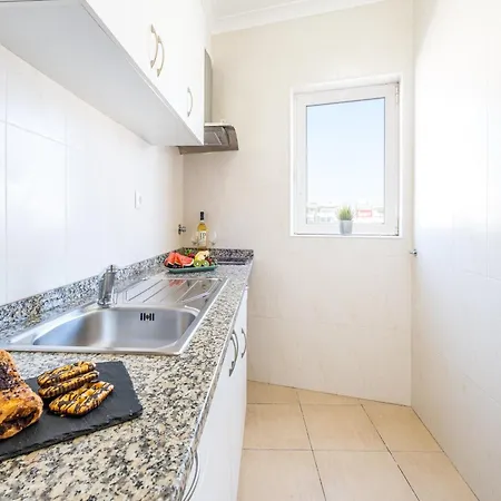 펜션 Townhouse In Albufeira Near Sea Beach *
